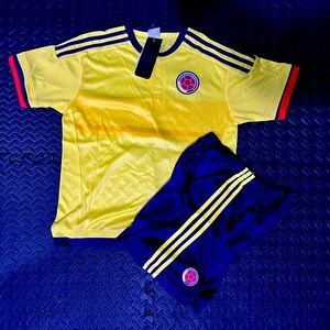 Colombia kids set soccer jersey + short brand new size 12 -14 boys or girls
